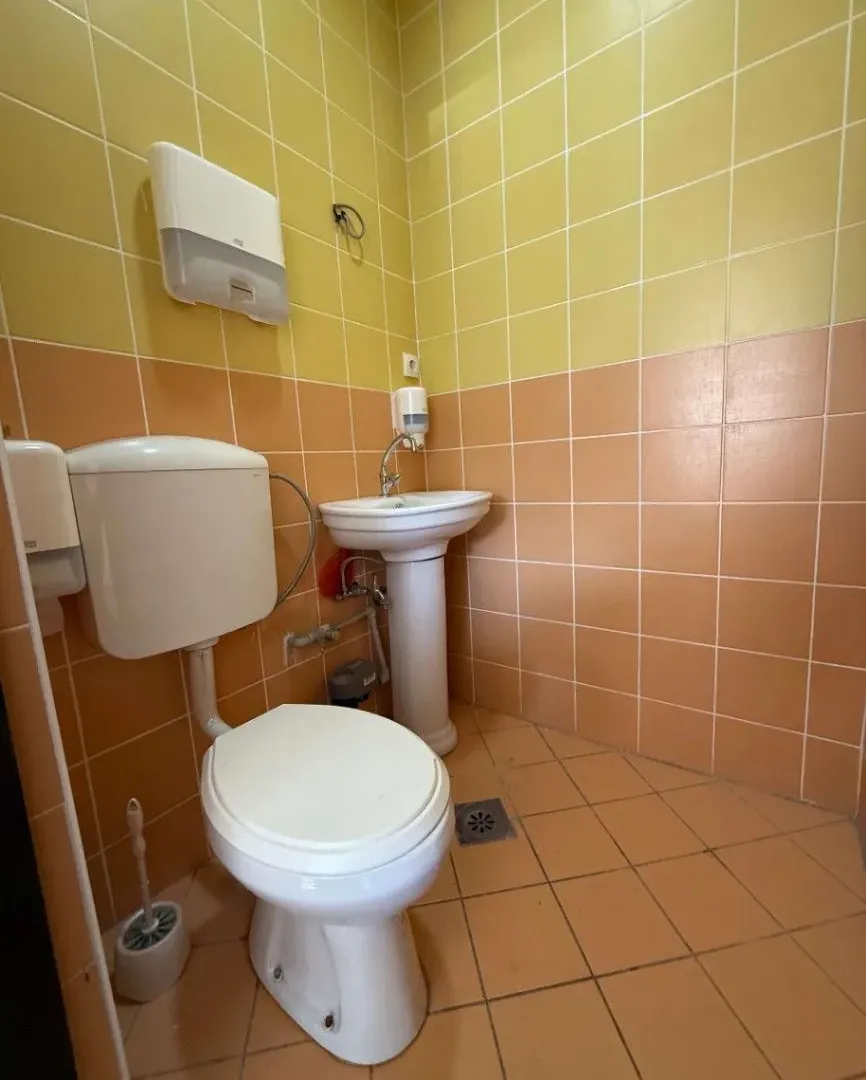 Izdavanje, poslovni prostor, 18m², Vezirov Most, Podgorica