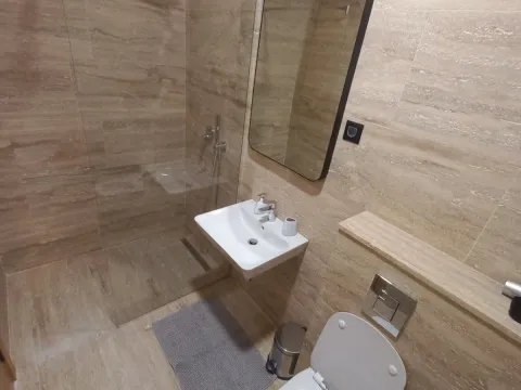 Izdavanje, trosoban stan, 101m², Kod Capital Plaze, Podgorica - image 14