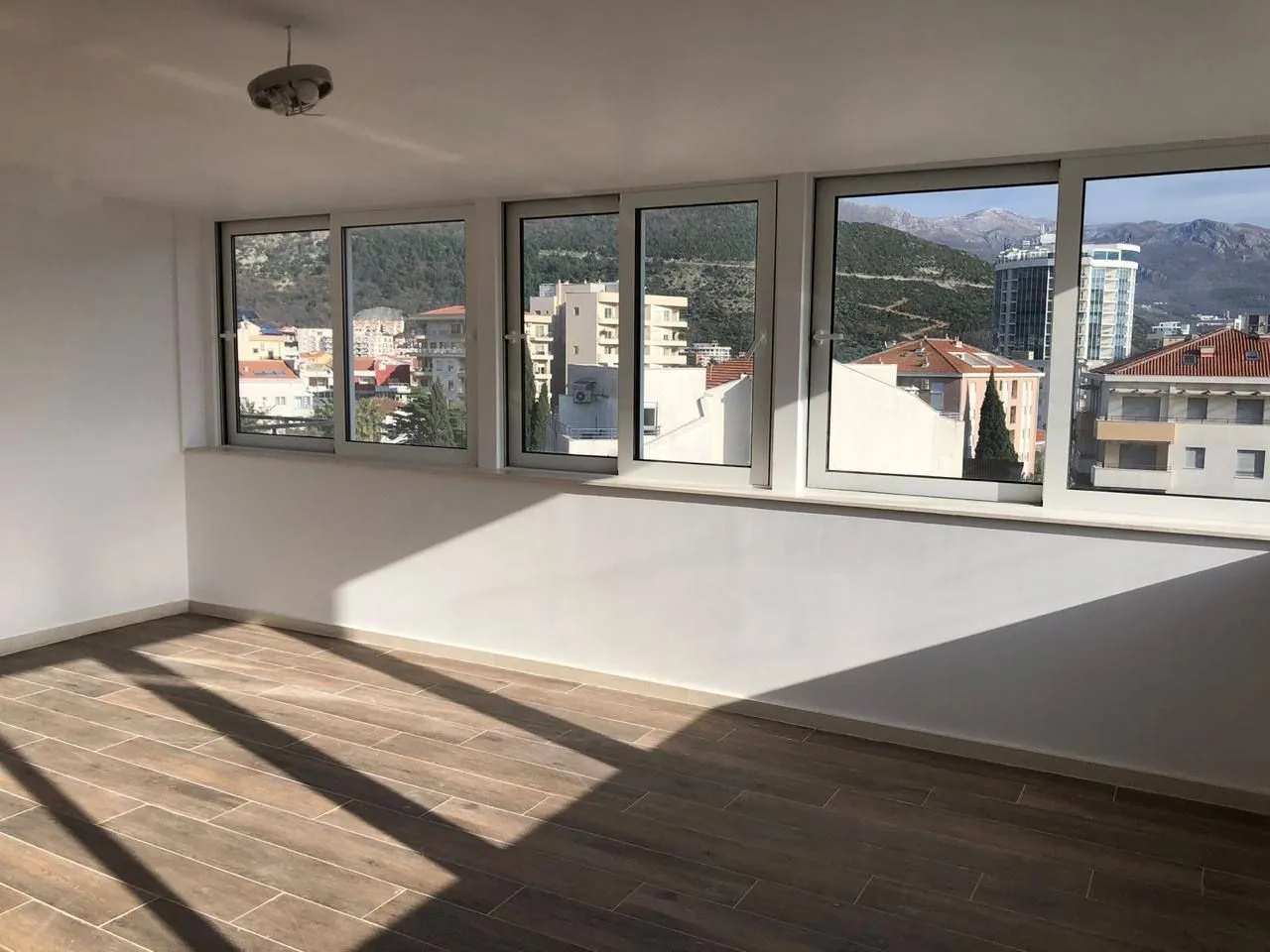 Prodaja, dvosoban stan, 87m², Centar, Budva