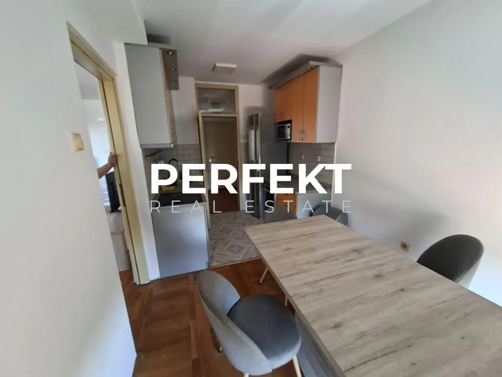 Prodaja, trosoban stan, 79m², Centar, Pančevo