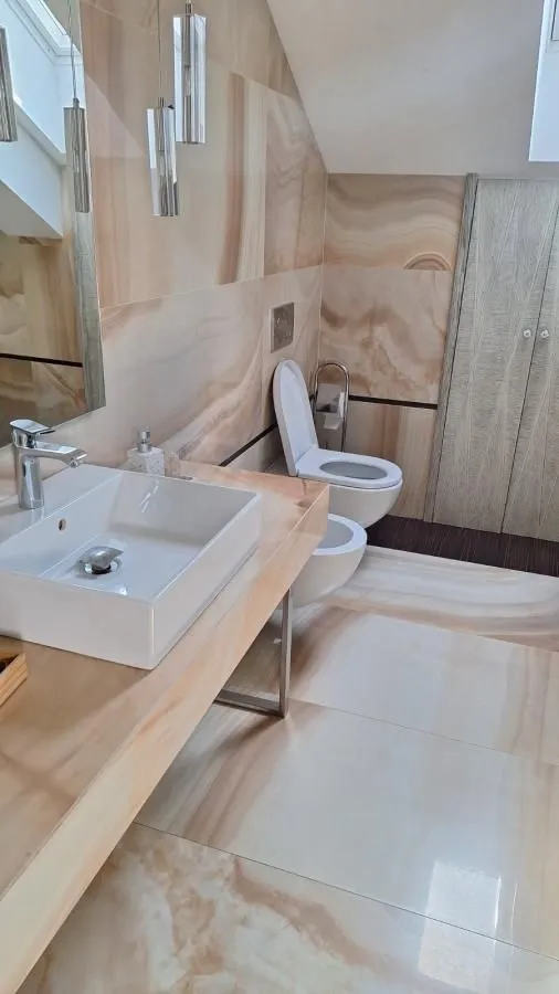 Rent, four bedroom apartment, 270m², Kalenić Pijaca, Vračar Sve Podlokacije