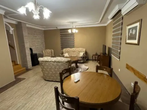 Izdavanje, kuća, 170m², Gornja Gorica, Podgorica - image 4