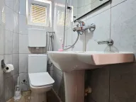 Rent, house, 180m², Tološi, Podgorica - image 9
