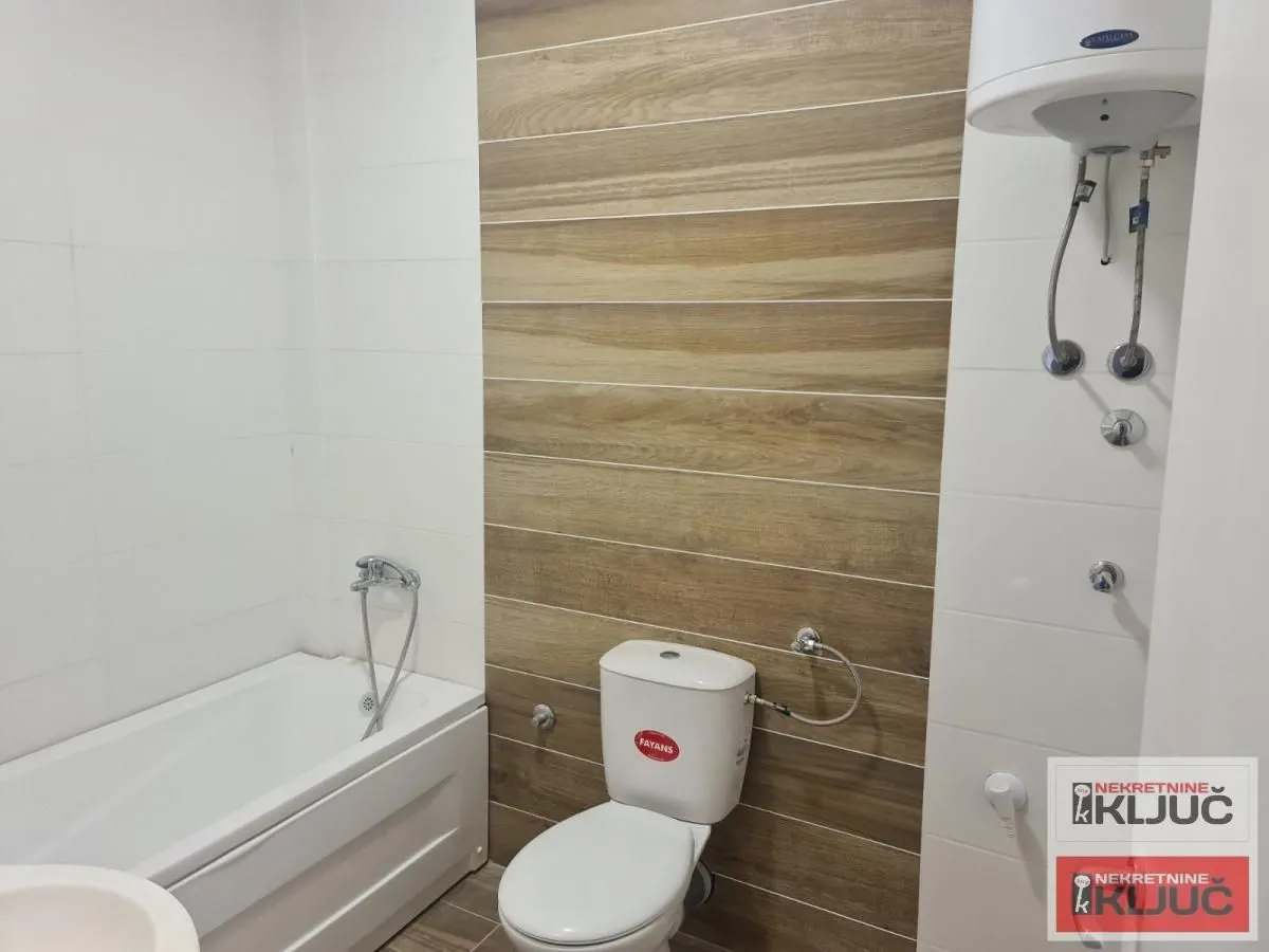 Prodaja, trosoban stan, 66m², Petrovaradin, Novi Sad