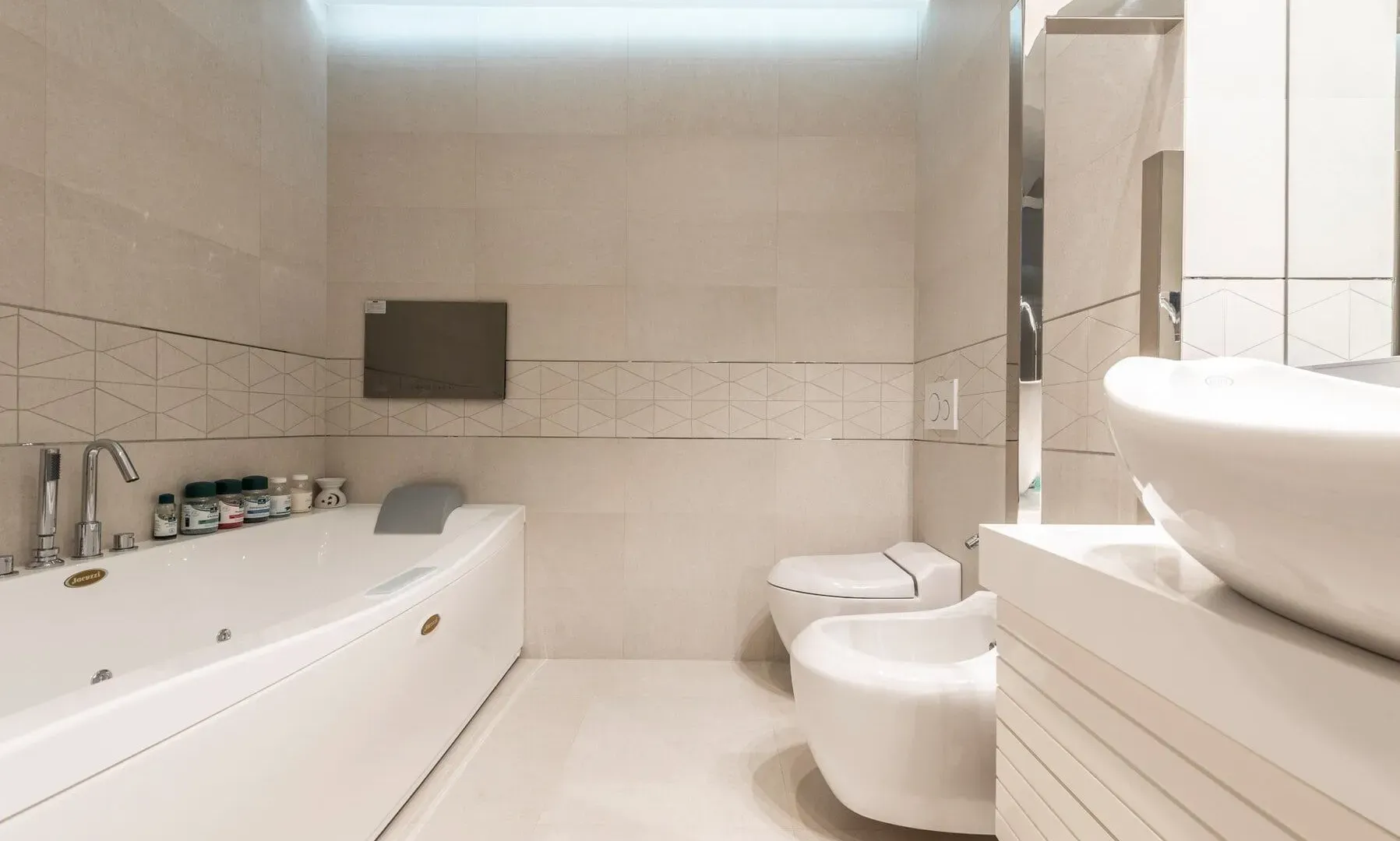 Sale, two bedroom apartment, 107m², Centar, Budva
