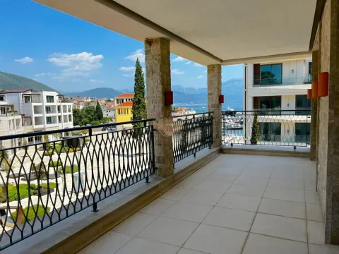Prodaja, jednosoban stan, 88m², Herceg Novi, Crna Gora