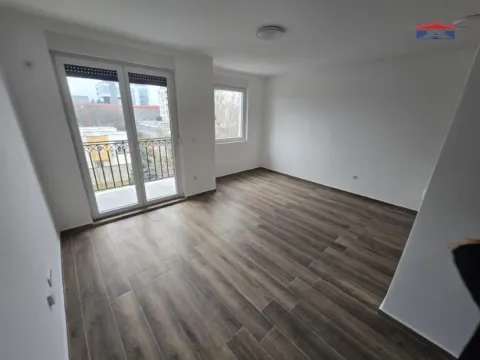 Izdavanje, garsonjera, 33m², Centar, Inđija - image 6