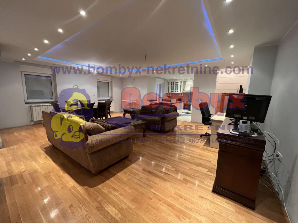 Prodaja, četvorosoban stan, 177m², Centar, Novi Sad