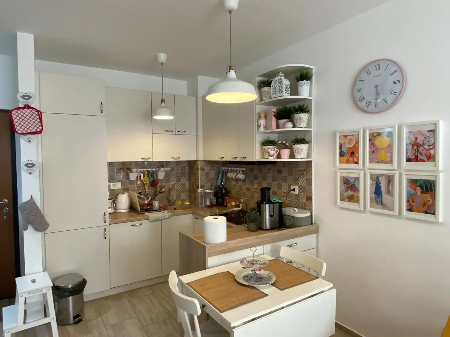 Kitchen with a dining table and fitted units.