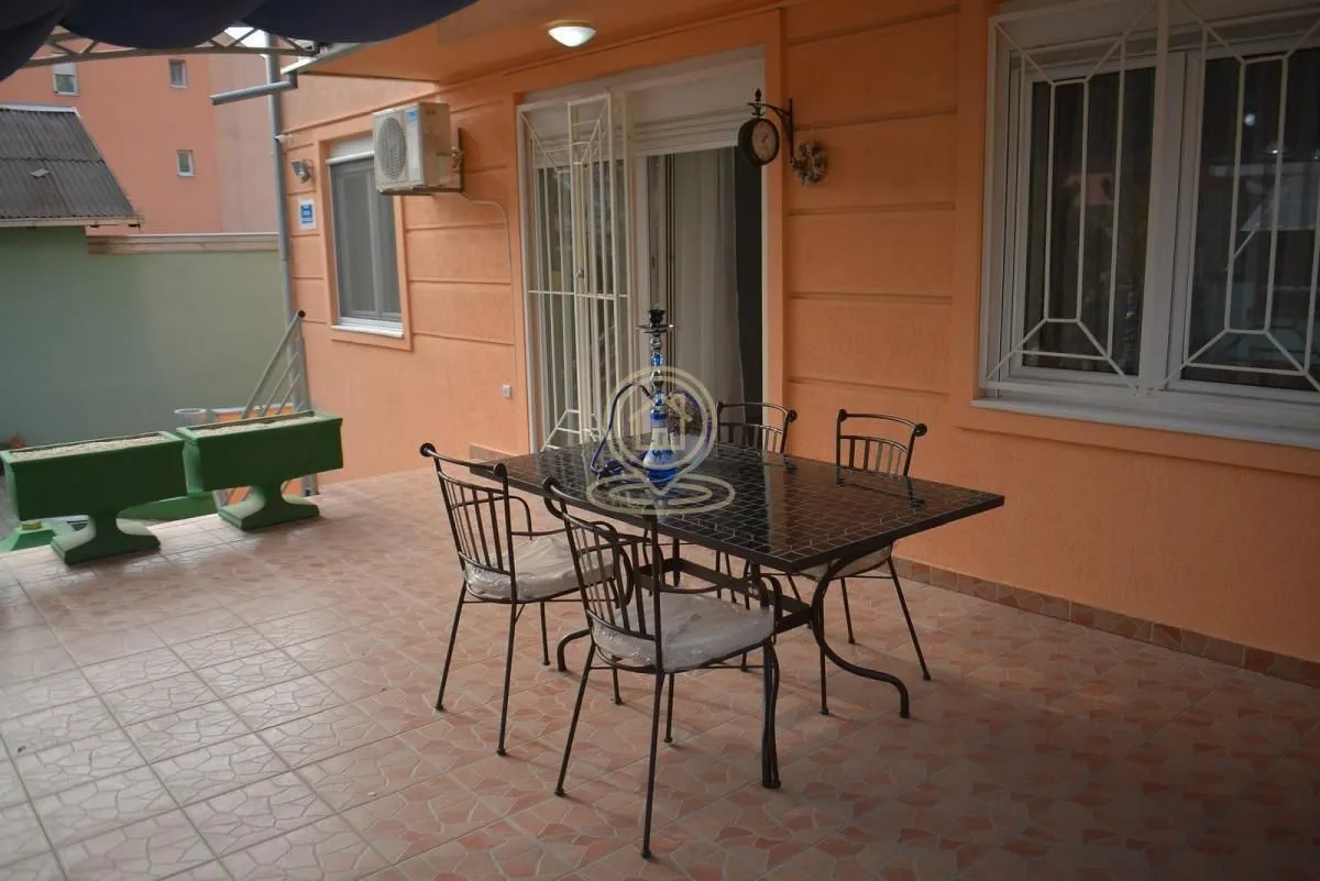 Izdavanje, četvorosoban stan, 130m², Grbavica, Novi Sad Sve Podlokacije