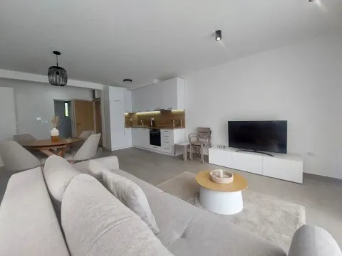 Izdavanje, dvosoban stan, 70m², Gradiošnica, Tivat - image 3