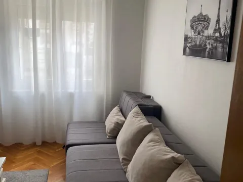 Izdavanje, kuća, 28m², Blok 9, Podgorica - image 2