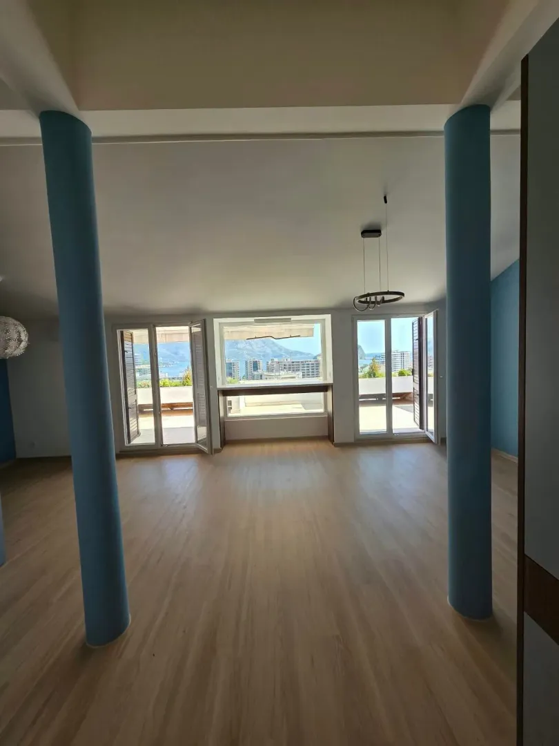 Prodaja, dvosoban stan, 93m², Centar, Budva
