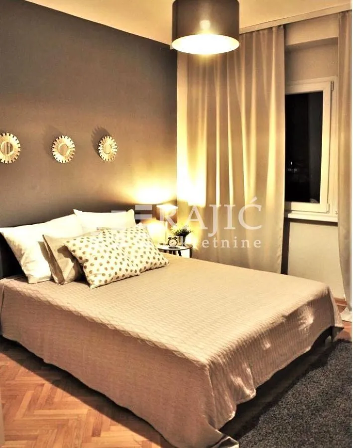 Furnished bedroom with a double bed.