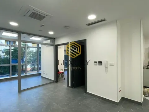 Izdavanje, poslovni prostor, 77m², Centar, Podgorica - image 9