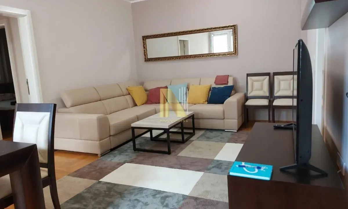 Izdavanje, trosoban stan, 65m², Centar, Novi Sad