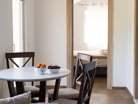 Izdavanje, jednosoban stan, 40m², Radanovići, Kotor - image 12