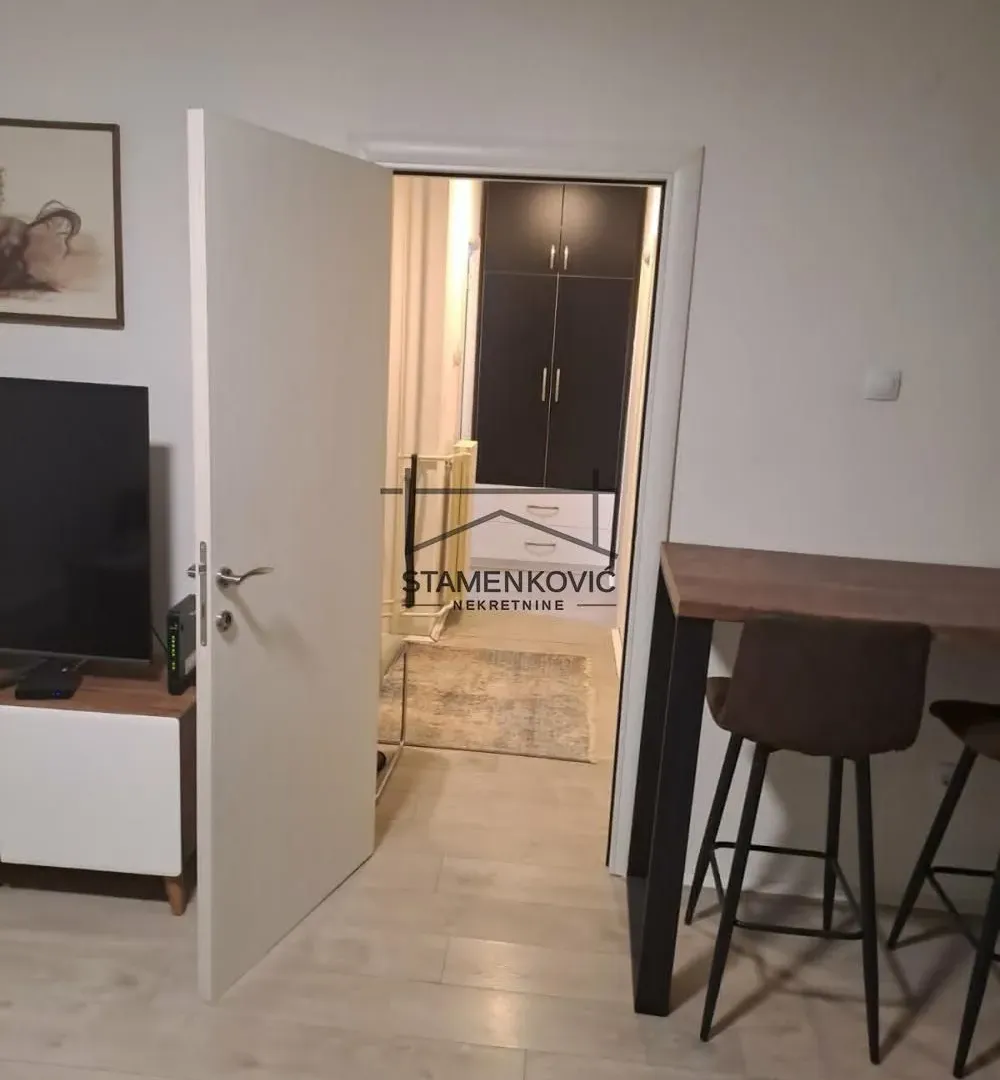 Prodaja, trosoban stan, 500m², Novo naselje, Novi Sad