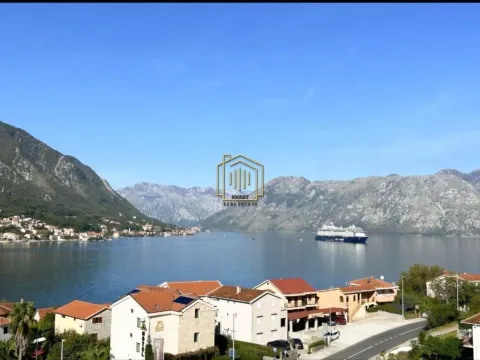 Prodaja, četvorosoban stan, 102m², Dobrota, Kotor - image 4