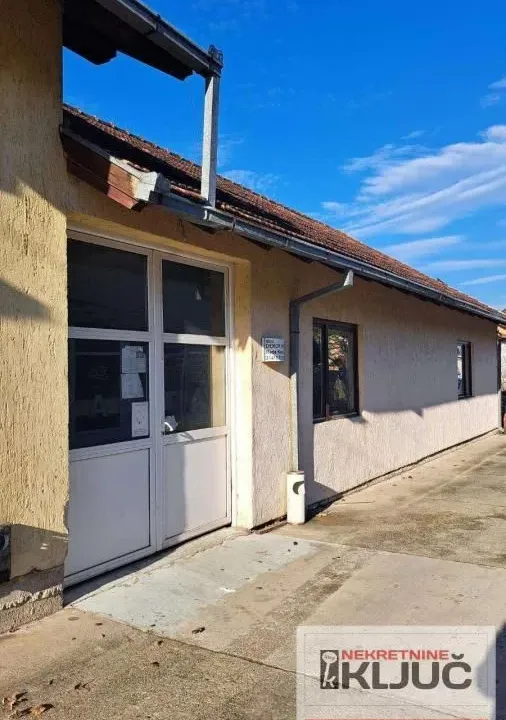 Izdavanje, poslovni prostor, 130m², Futog, Novi Sad Sve Podlokacije