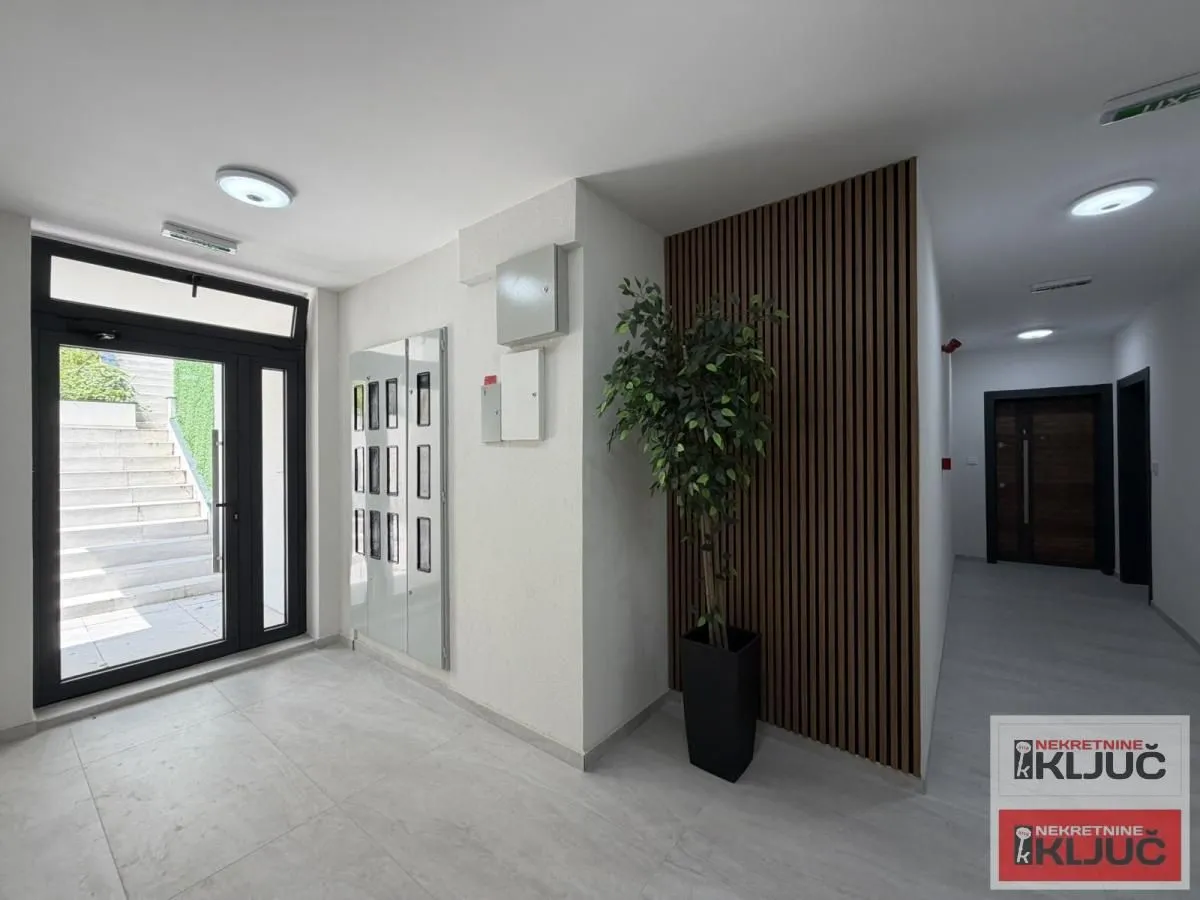Prodaja, četvorosoban stan, 90m², Petrovaradin, Novi Sad