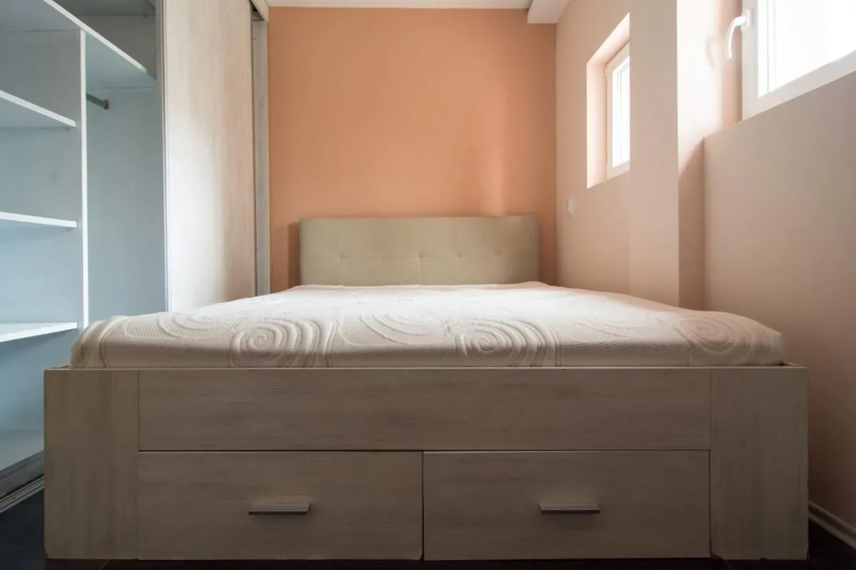 Izdavanje, dvosoban stan, 47m², Centar, Niš