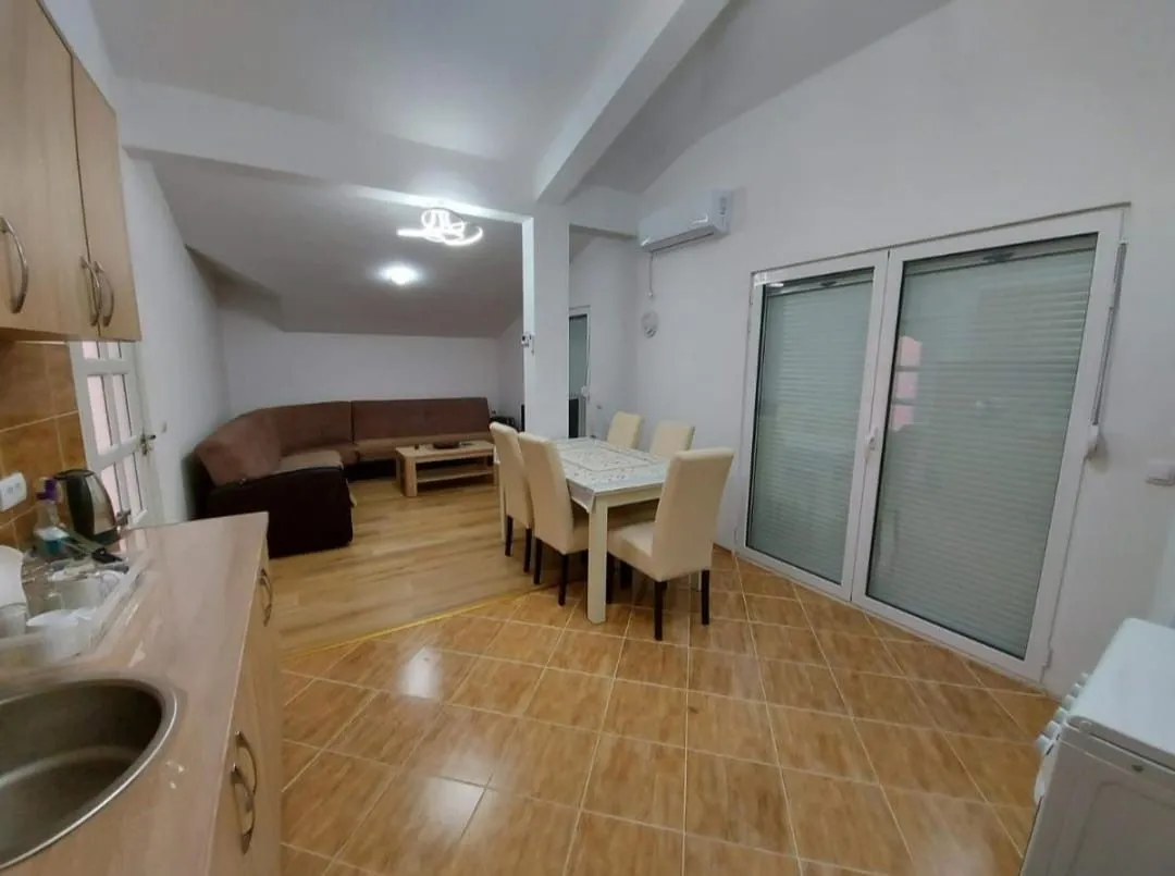 Izdavanje, dvosoban stan, 100m², Ilino, Bar