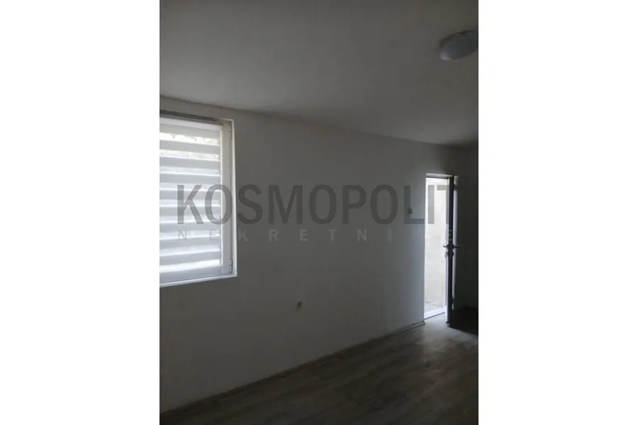 Rent, office space, 100m², Batajnica, Beograd
