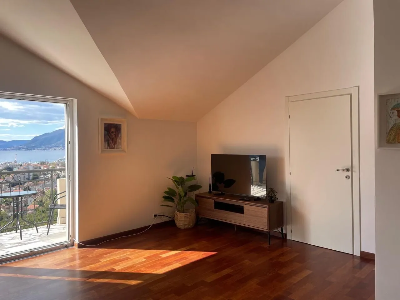 Rent, one bedroom apartment, 60m², Centar, Tivat