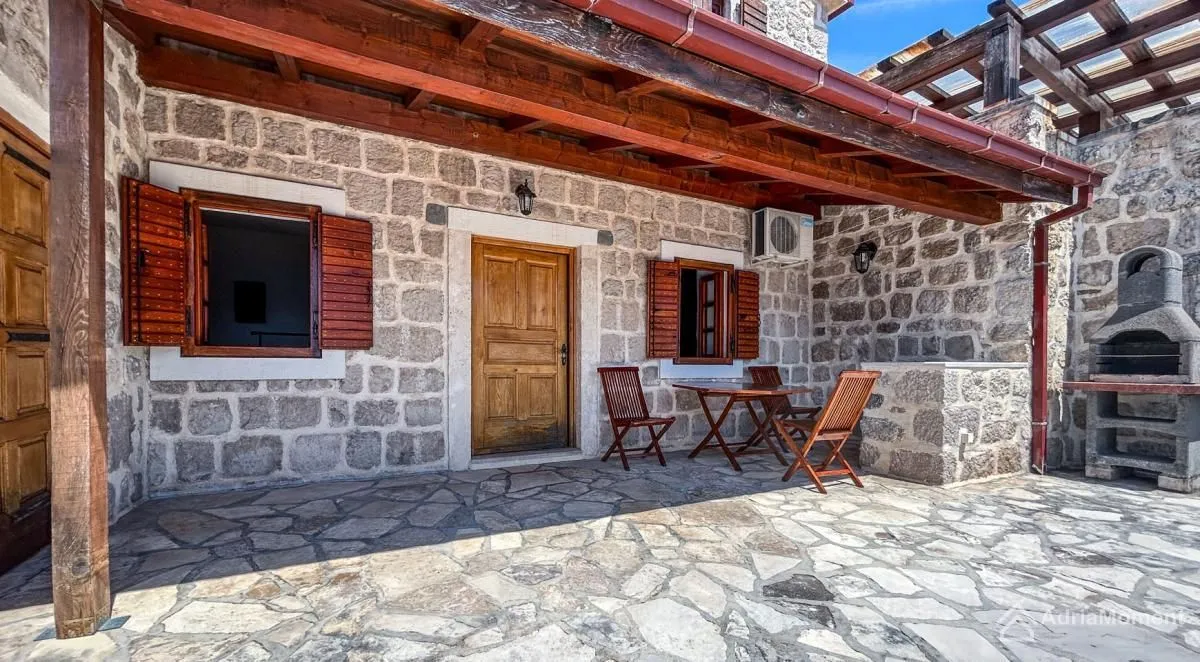 Sale, apartment, 87m², Perast, Kotor