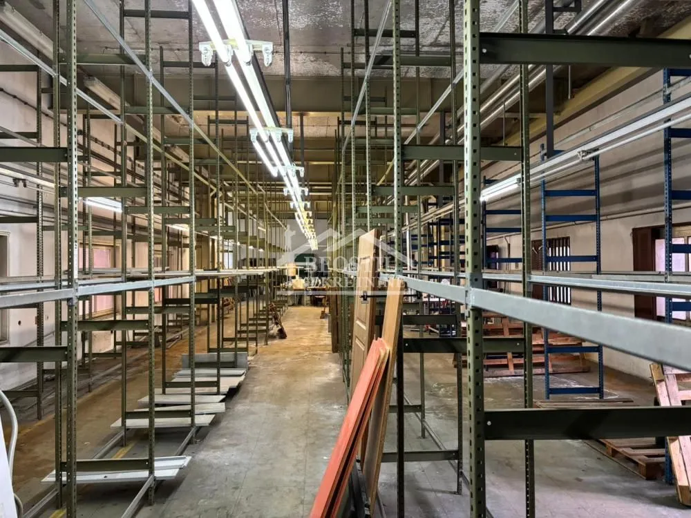 Rent, office space, 600m², Kluz, Zvezdara Sve Podlokacije