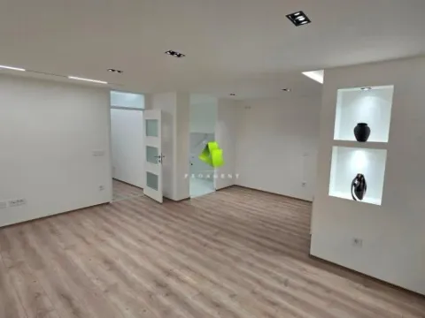 Prodaja, trosoban stan, 89m², Medijana, Niš - image 1