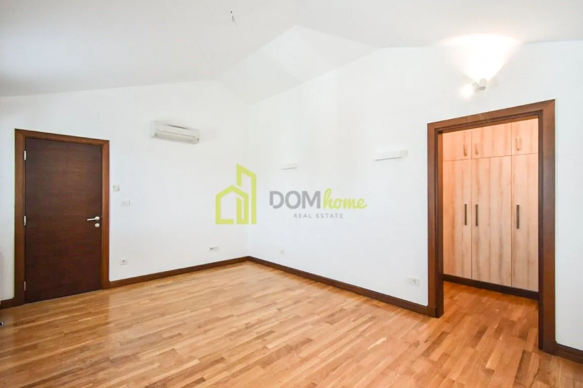 Prodaja, kuća, 230m², Mareza, Podgorica