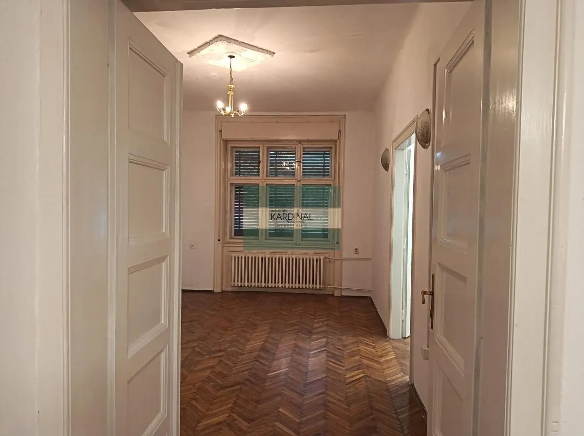 Izdavanje, četvorosoban stan, 93m², Centar, Novi Sad
