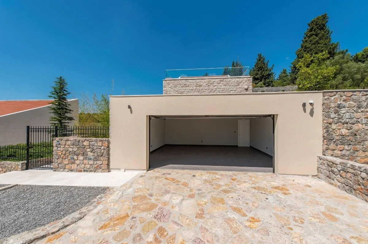Prodaja, kuća, 558m², Đuraševići, Tivat
