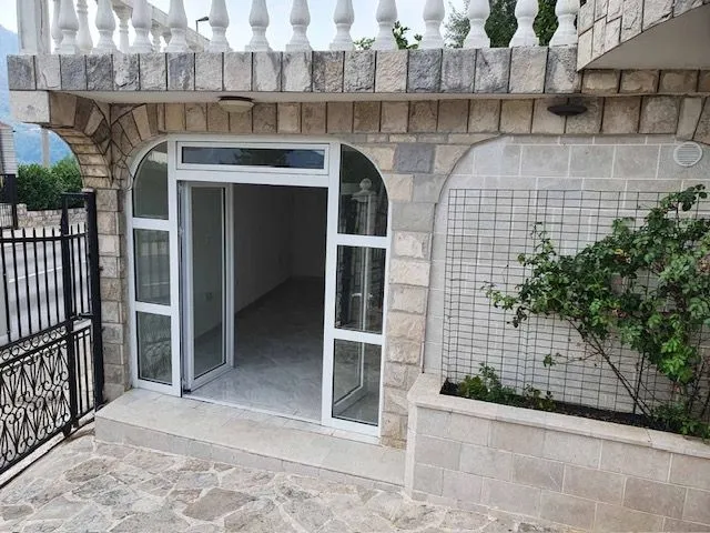 Rent, office space, 27m², Dobrota, Kotor