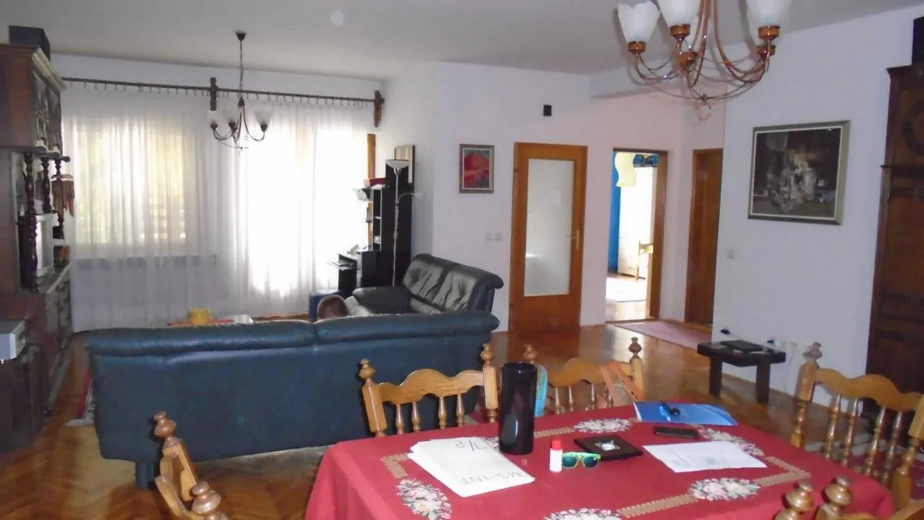 Prodaja, kuća, 250m², Centar, Jagodina