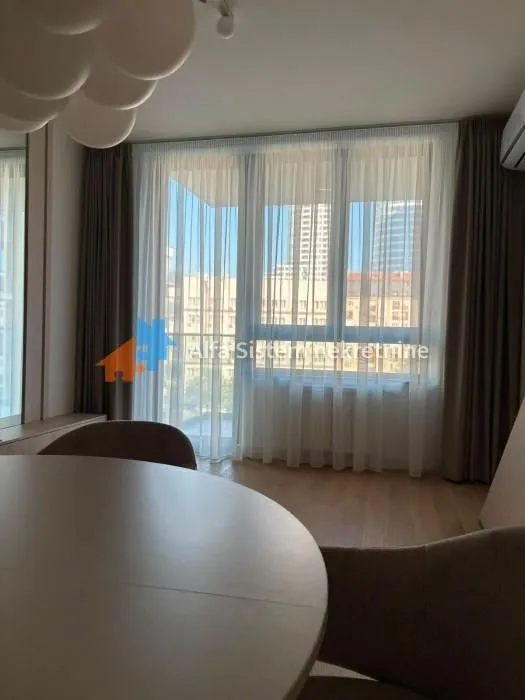 Izdavanje, trosoban stan, 74m², Savski Venac, Beograd