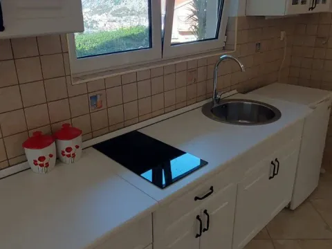 Izdavanje, garsonjera, 35m², Škaljari, Kotor - image 13