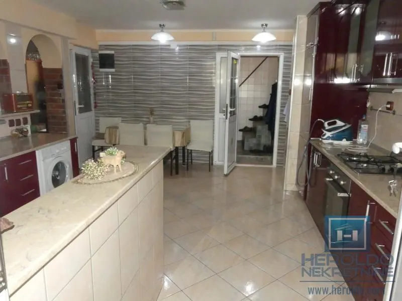 Prodaja, kuća, 380m², Pivara, Jagodina