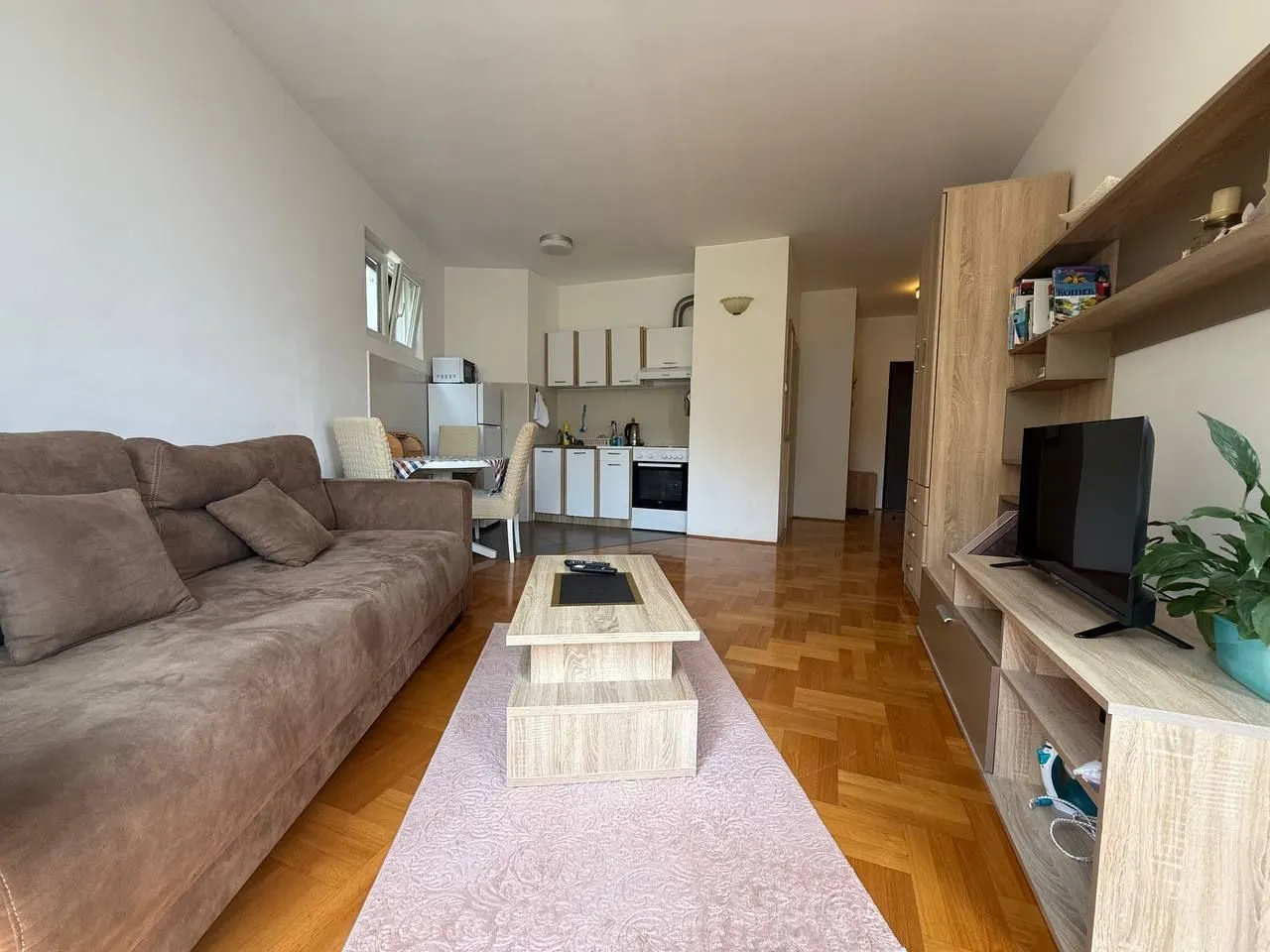 Rent, two bedroom apartment, 60m², Bečići, Budva