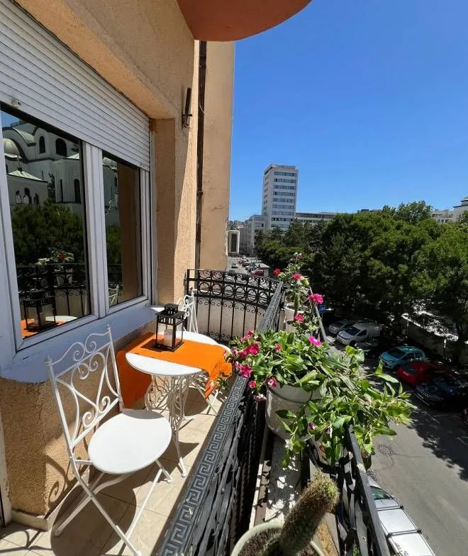 Izdavanje, dvosoban stan, 69m², Vračar Hram, Vračar Sve Podlokacije