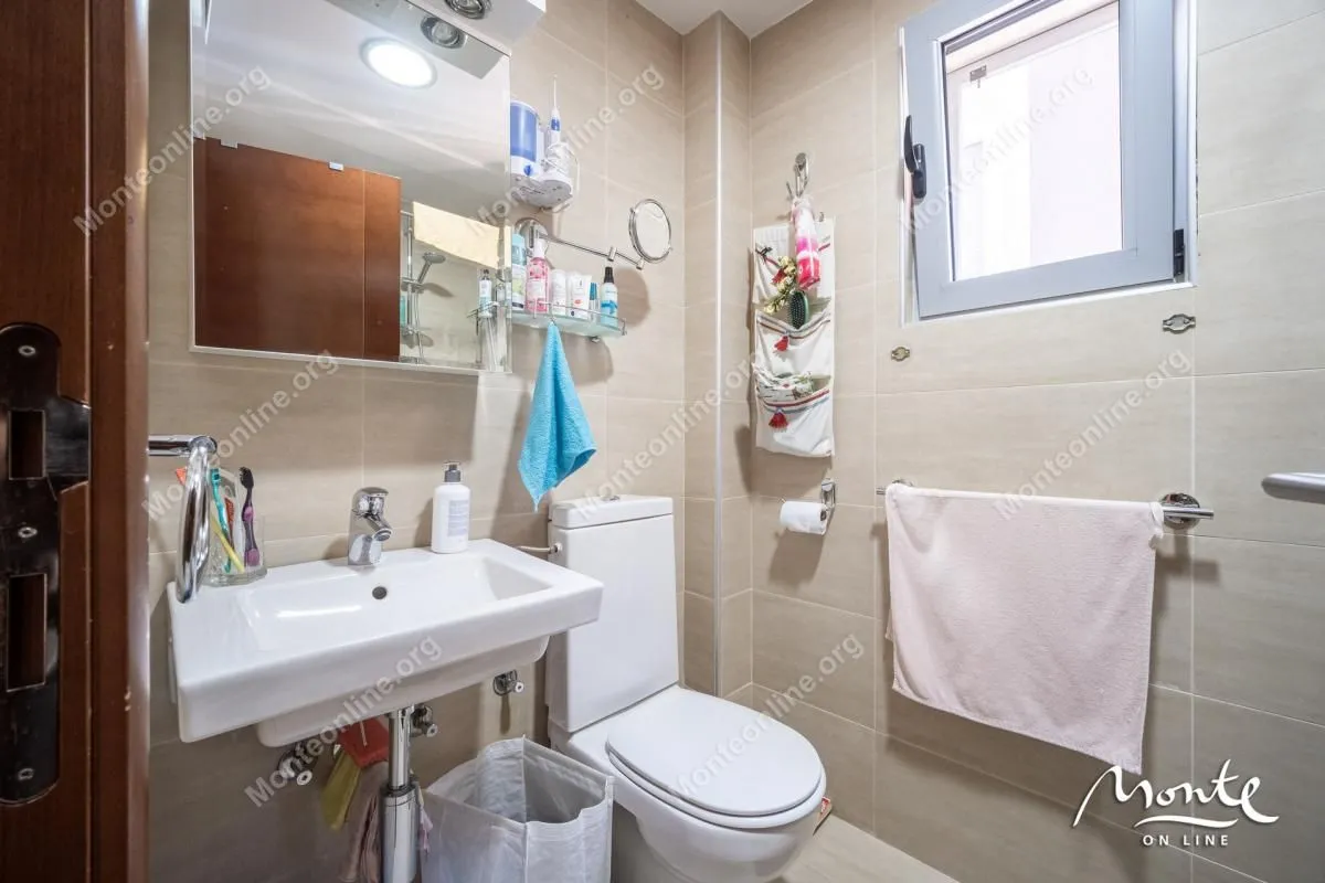 Prodaja, dvosoban stan, 81m², Dobrota, Kotor