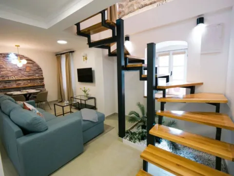 Rent, two bedroom apartment, 135m², Stari Grad, Budva - image 9