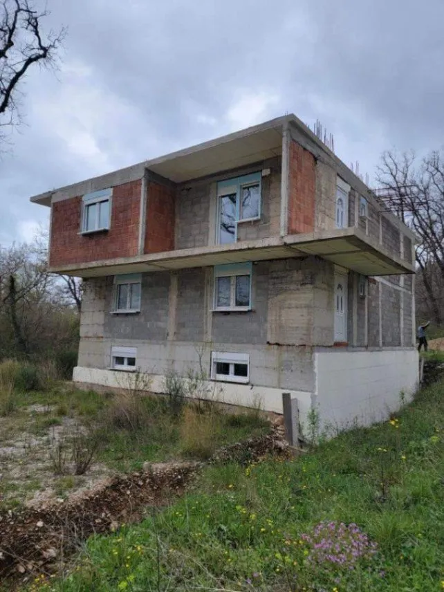 Sale, house, 275m², Sutomore, Bar