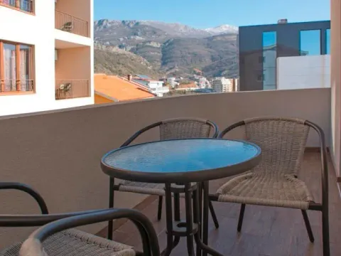 Izdavanje, jednosoban stan, 42m², Bečići, Budva - image 17