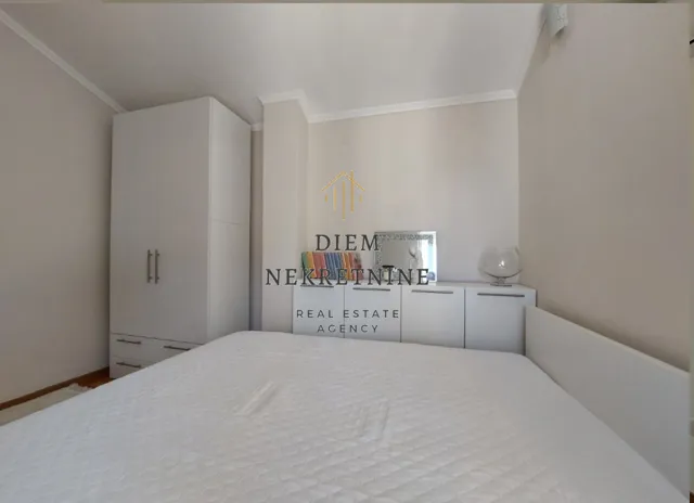 Izdavanje, dvosoban stan, 70m², Škaljari, Kotor