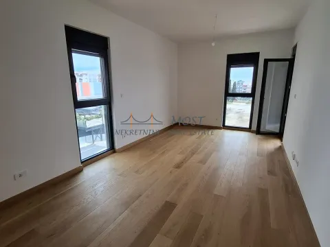 Izdavanje, jednosoban stan, 45m², City Kvart, Podgorica - image 1