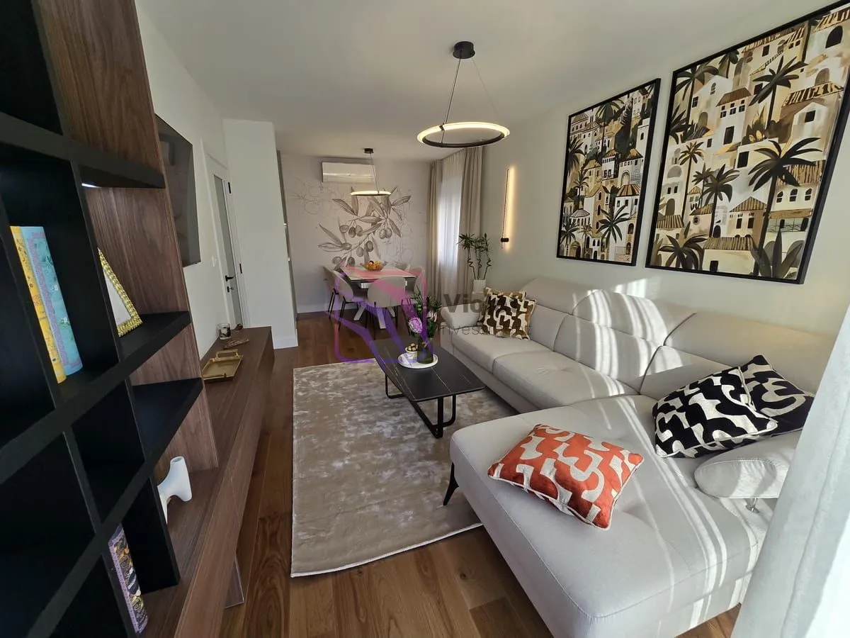 Prodaja, dvosoban stan, 72m², Centar, Tivat