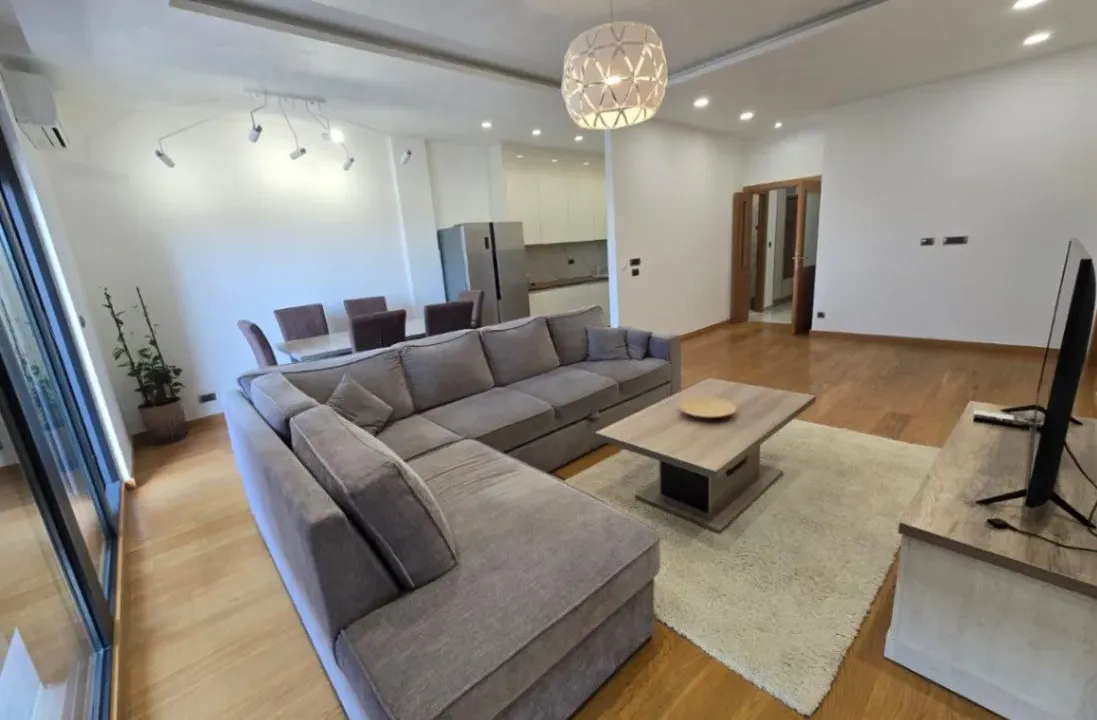 Izdavanje, četvorosoban stan, 118m², Kod Capital Plaze, Podgorica